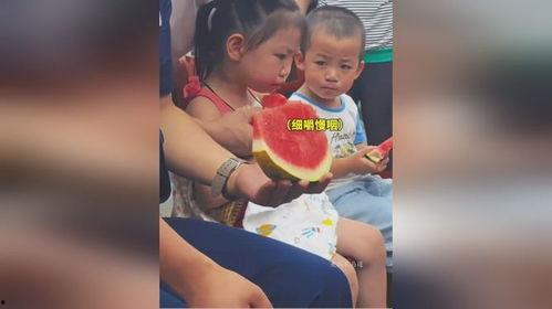 女儿比赛吃瓜,女儿赛场上的吃瓜传奇