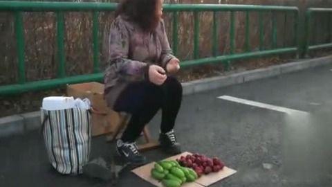 乡下吃瓜大妈视频,揭秘农村生活趣味瞬间