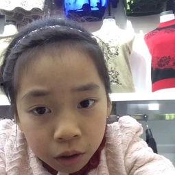 蒙眼吃瓜大妈图片,趣味横生的瞬间捕捉