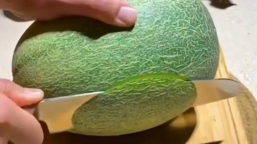 人家吃哈密瓜,品味甜蜜的西域风情