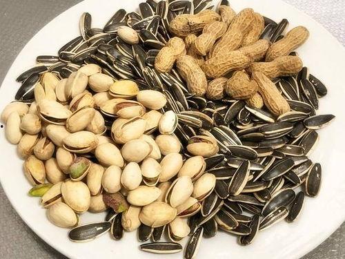 吃瓜有瓜子花生