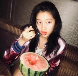 有头发的人吃瓜