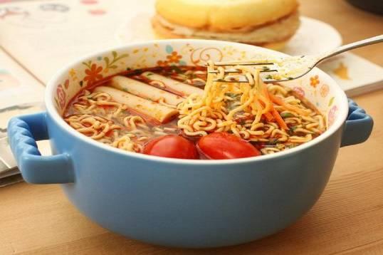 吃泡面和吃瓜肚子疼,揭秘肚子疼的“美食”真相 第2张 吃泡面和吃瓜肚子疼,揭秘肚子疼的“美食”真相 第2张